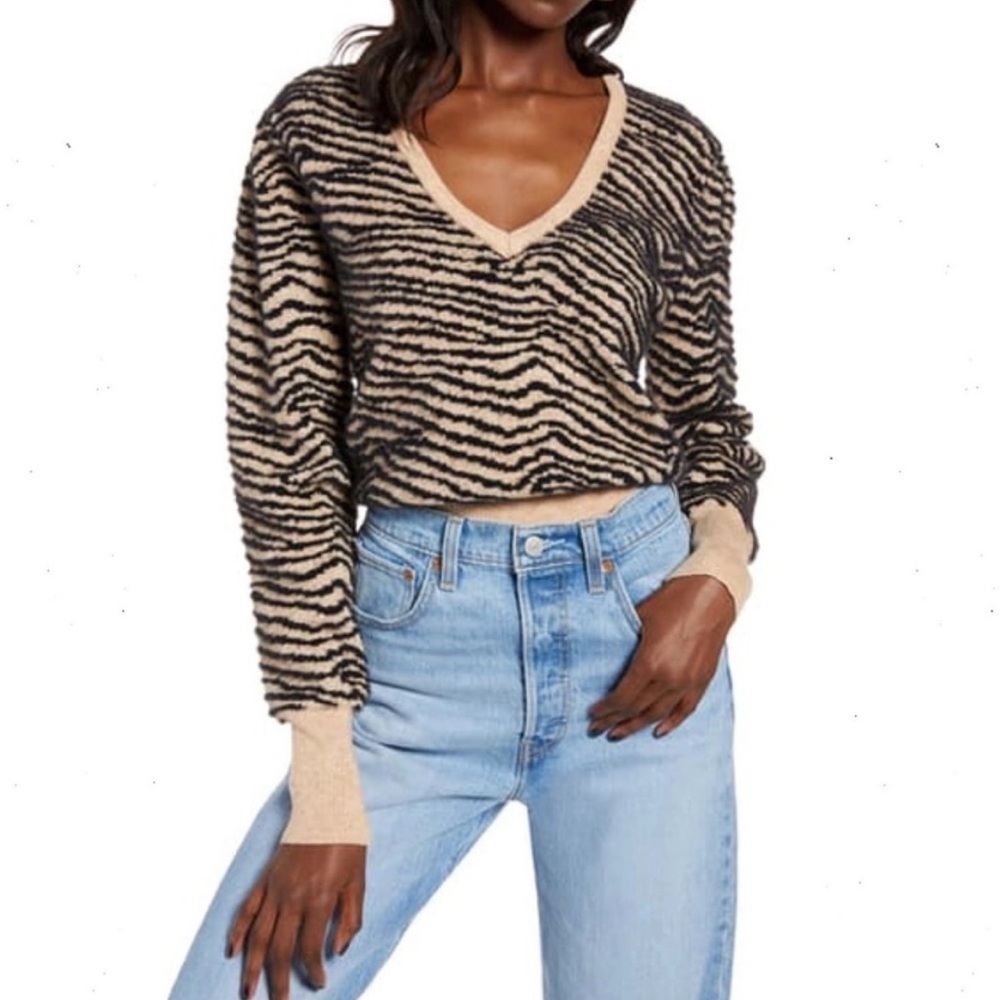 ASTR the Label Tiger Stripe V-Neck Sweater in Taupe Size Medium - Picture 9 of 9